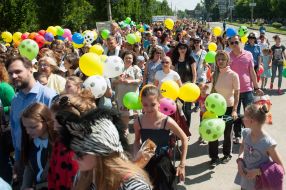 The parade of happy families