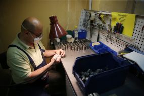 Manufacturing of parts for artificial limbs