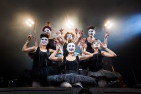 Фрік-кабаре "Dakh Daughters Band"