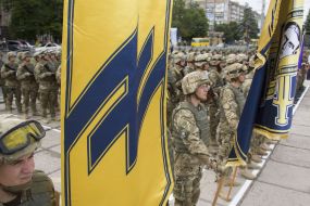 Военнослужащие 