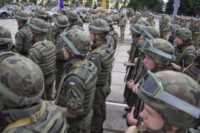 Военнослужащие 