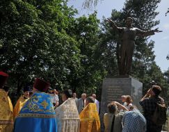 Monument to Andrii Malysgko opened in Kyiv