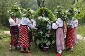 Girls in Ukrainian national costumes