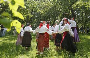 Girls in Ukrainian national costumes