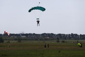 Парашютист