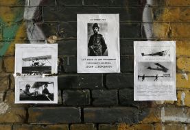 Листовки на стене