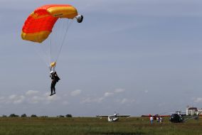 Парашютист