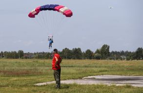 Парашютист