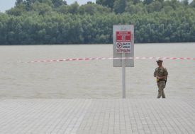 The plate with the inscription "Bathing is forbidden" 