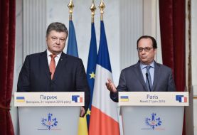 Petro Poroshenko and Francois Hollande
