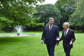 Petro Poroshenko and Claude Bartolon