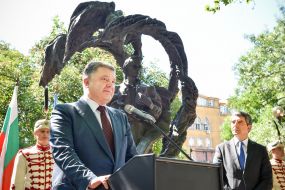 Poroshenko and Plevneliyev at the opening of Shevchenko monument