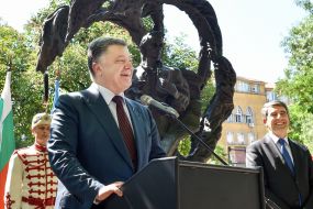 Poroshenko and Plevneliyev at the opening of Shevchenko monument