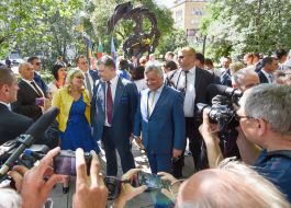 Poroshenko at the opening of Shevchenko monument