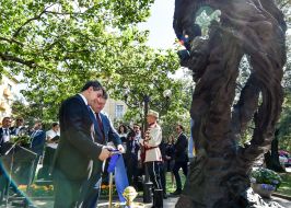 Poroshenko and Plevneliyev at the opening of Shevchenko monument