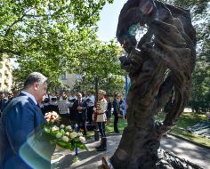 Poroshenko at the opening of Shevchenko monument