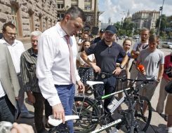 Vitaliy Klychko and Yuriy Zozulya