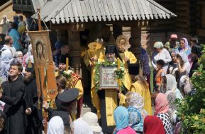 Первый всеукраинский крестный ход с молитвой за Украину