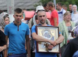 Первый всеукраинский крестный ход с молитвой за Украину