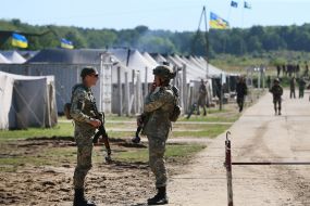 Військовослужбовці