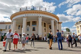 Entrance to the subway station "Vokzalna"