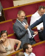 Sergey Pashinsky showing middle finger