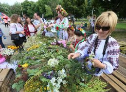 Weave a wreath of wildflowers