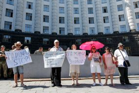 Акція "Не вбивайте людей тарифами!"