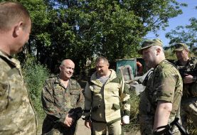 Александр Турчинов и военнослужащие