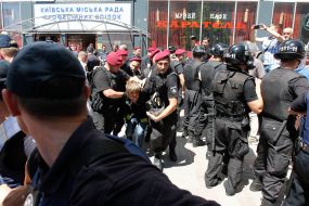 Столкновения возле кафе "Каратель"