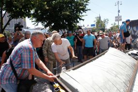 Dismantling of the fence near the cafe "Karatel"