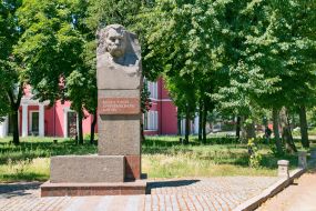 Пам'ятник Марко Кропивницькому