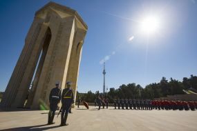 Petr Poroshenko near the Alley of Martyrs