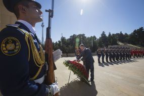 Petr Poroshenko near the Alley of Martyrs