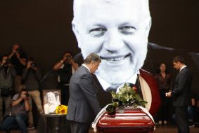 Petro Poroshenko during a farewell with Pavel Sheremet