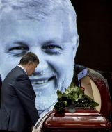 Petro Poroshenko during a farewell with Pavel Sheremet