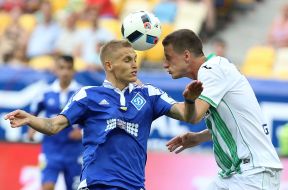 Playing moment of match