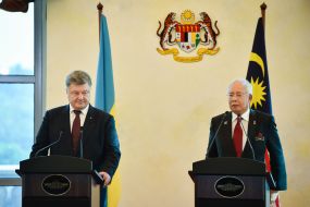 Najib Razak, Petro Poroshenko