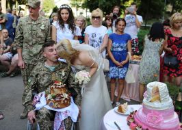 Молодята Сергій і Катерина Ющенко