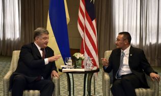 Hishammudin Hussain, Petro Poroshenko