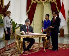 Presidents of Ukraine and Indonesia and their wives