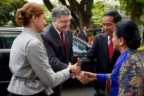 Presidents of Ukraine and Indonesia and their wives