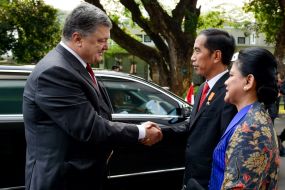 Petro Poroshenko and Joko Widodo