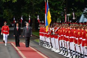 Petro Poroshenko and Joko Widodo