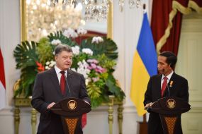 Petro Poroshenko and Joko Widodo