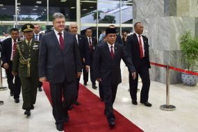 Petro Poroshenko and Ade Komarudin