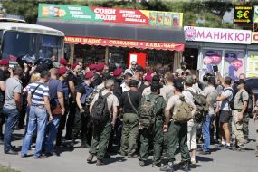 Столкновение между сторонницами "торнадовцев" и правоохранителями