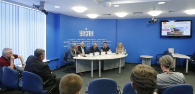 Учасники прес-конференції