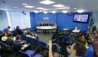 Учасники прес-конференції