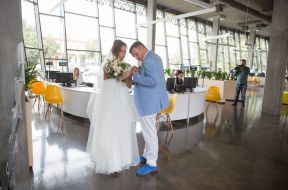 Service center conducting the registration of marriages per day